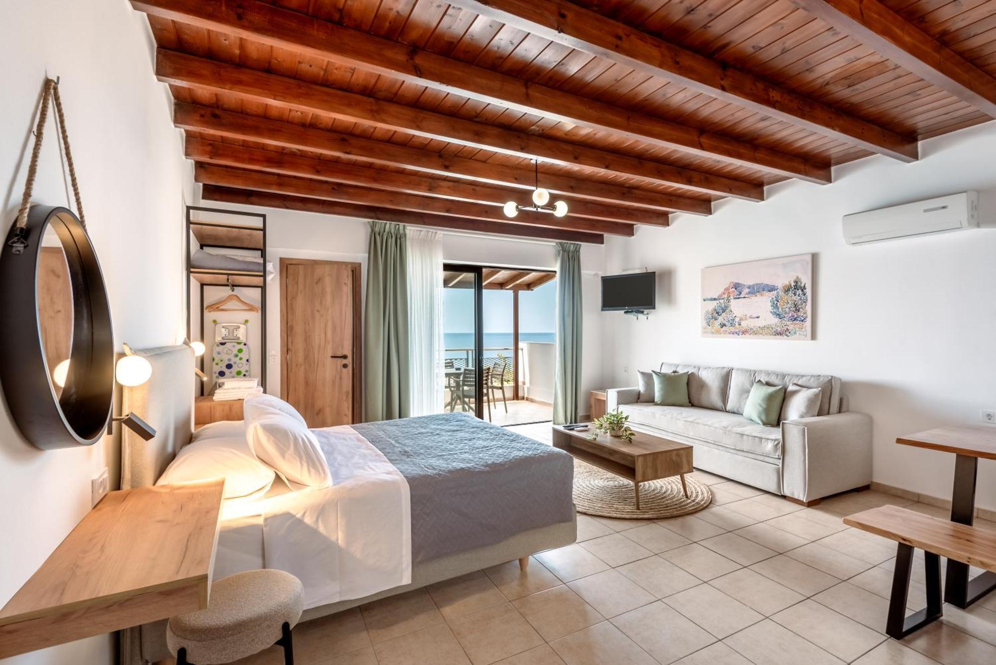 Superb Apartments Kriaras Sea View In Sfakia Khóra Sfakíon Buitenkant foto