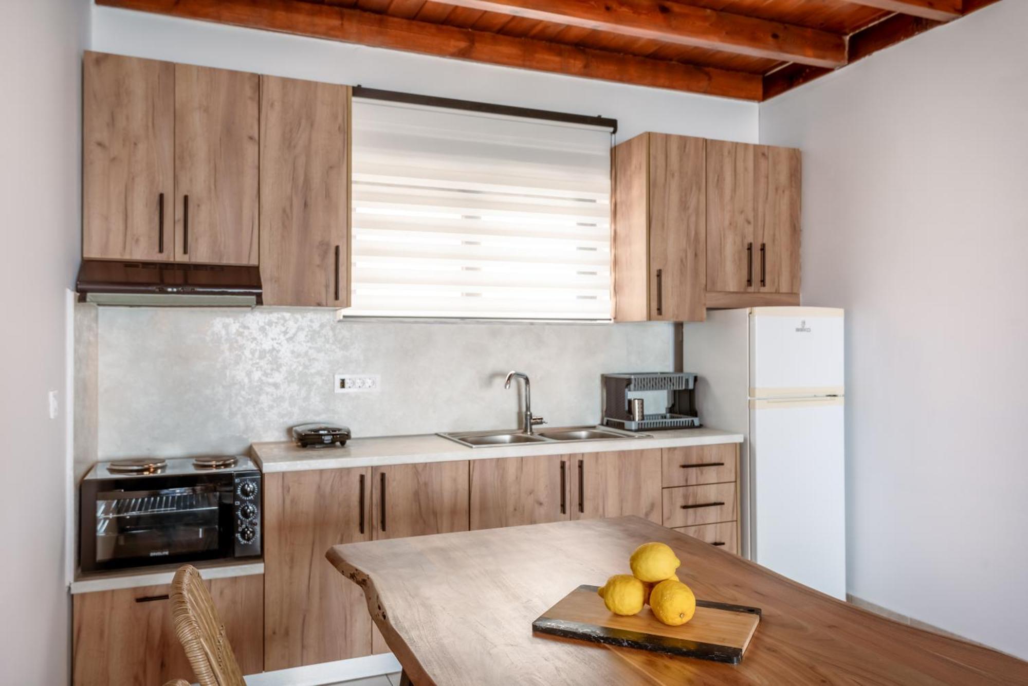 Superb Apartments Kriaras Sea View In Sfakia Khóra Sfakíon Buitenkant foto