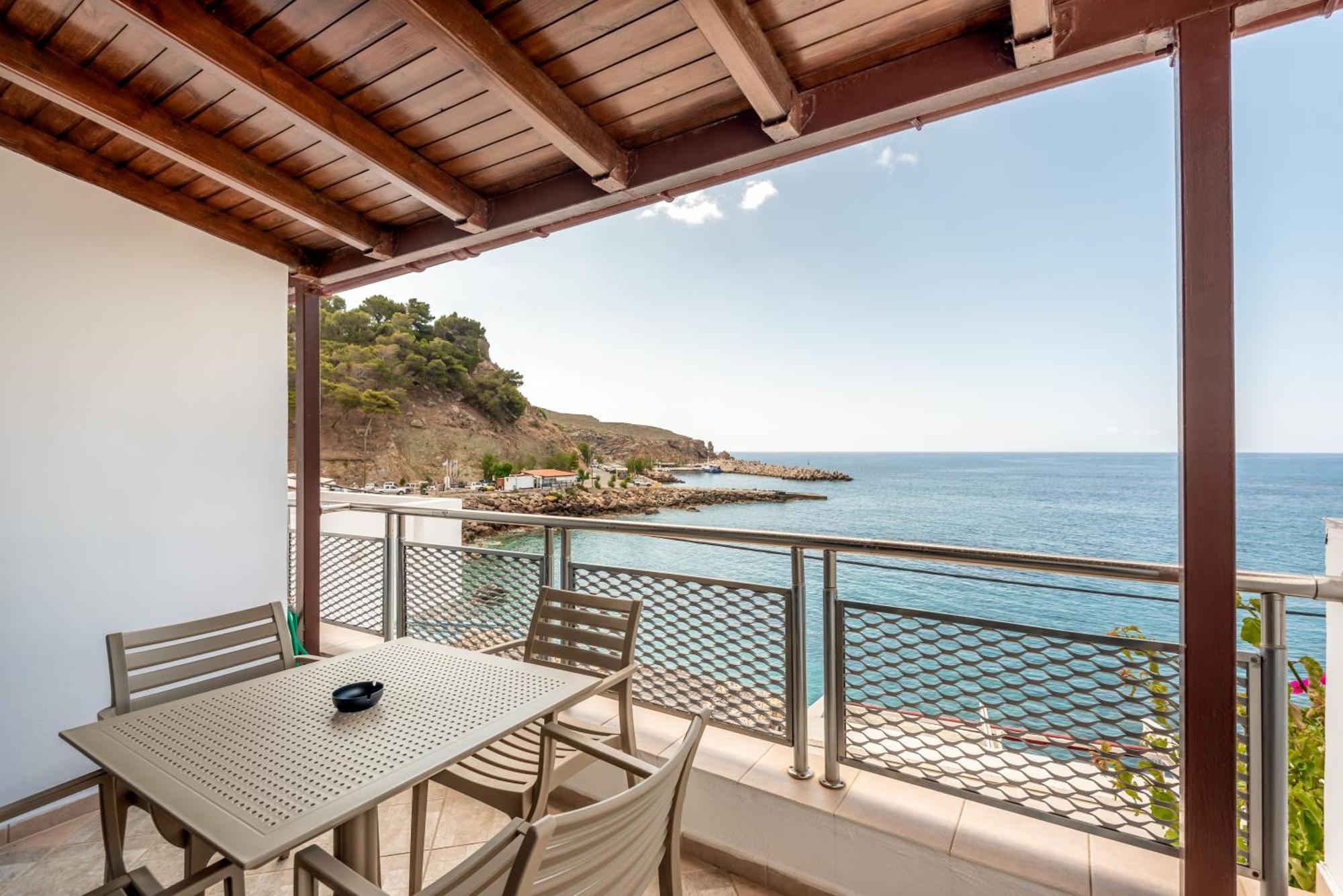 Superb Apartments Kriaras Sea View In Sfakia Khóra Sfakíon Buitenkant foto