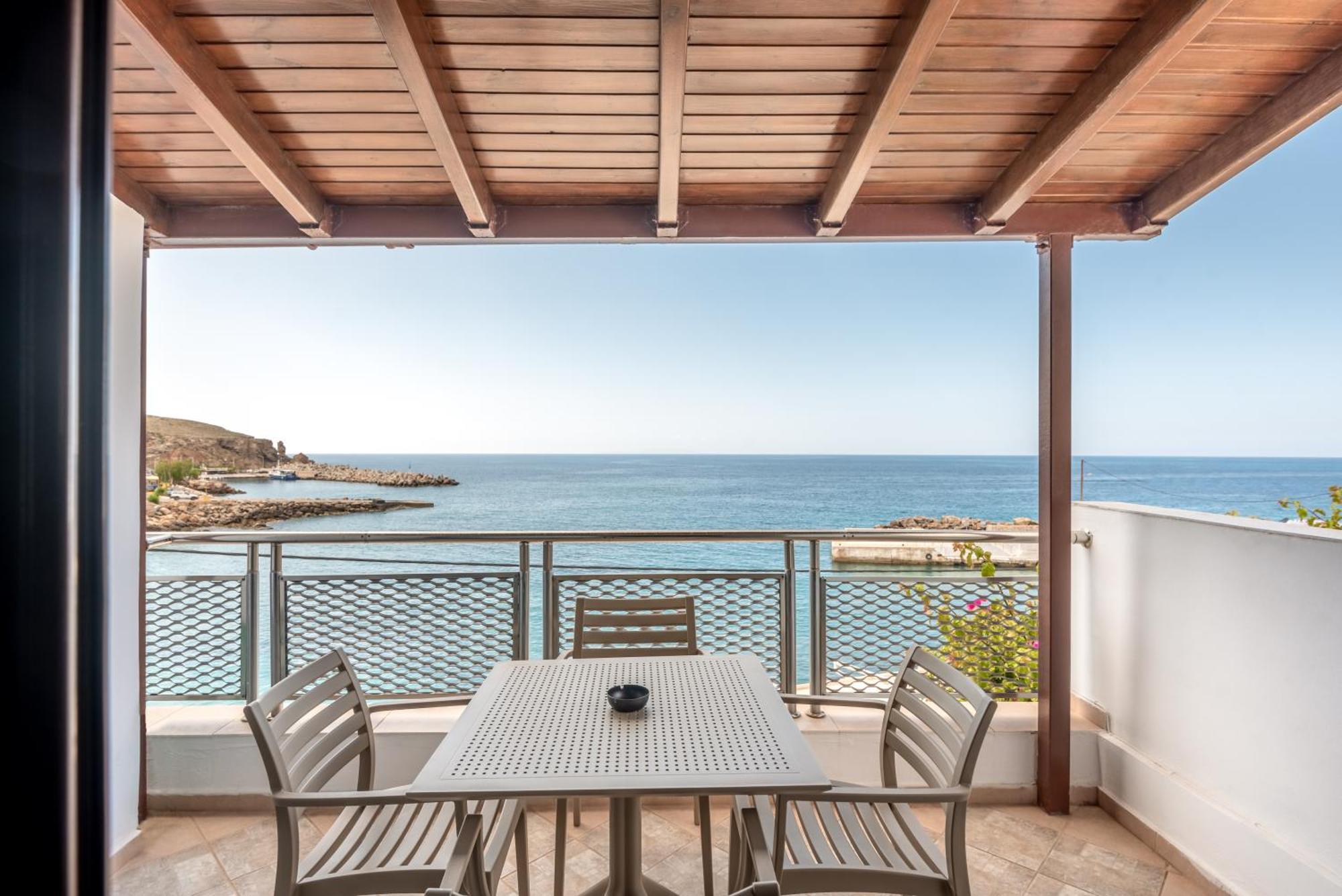 Superb Apartments Kriaras Sea View In Sfakia Khóra Sfakíon Buitenkant foto