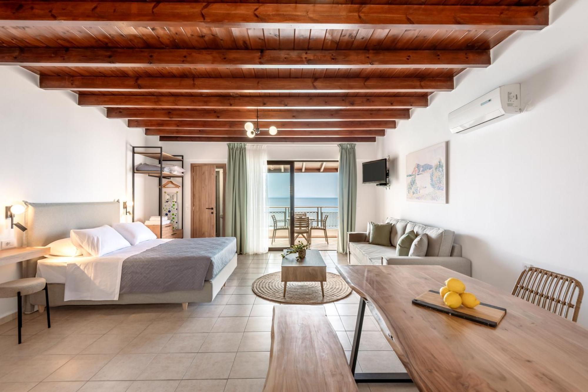 Superb Apartments Kriaras Sea View In Sfakia Khóra Sfakíon Buitenkant foto